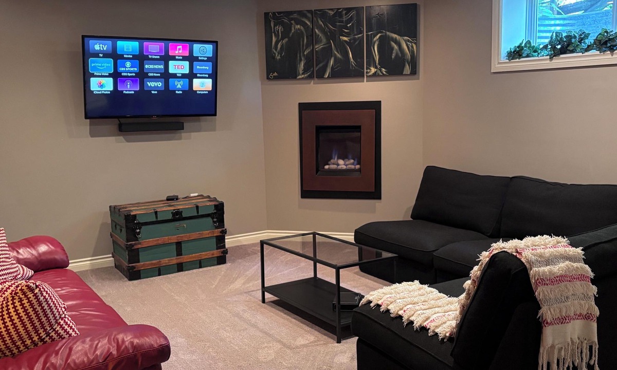 Panorama Hills House | Quiet, Pet-Friendly Retreat 🐾 Great Location Near Airport✈️ & Nature ⛰️