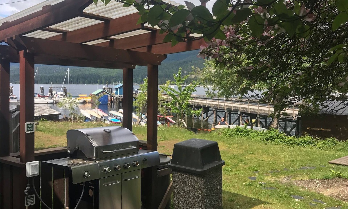 Sechelt Cabin | Raven Cabin on waterfront property of Porpoise Bay with beach access.