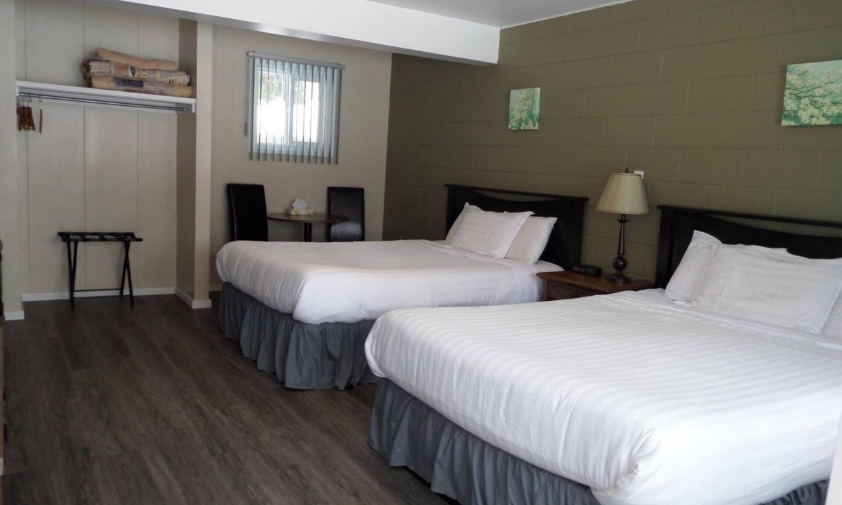 Trail Hotel | Ray Lyn Motel