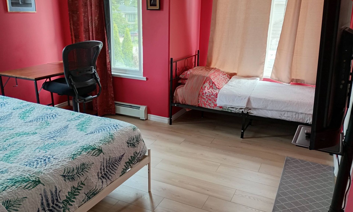 Fleetwood House | Rental Vacation Home 45minutes away from YVR Airport or Vancouver City.