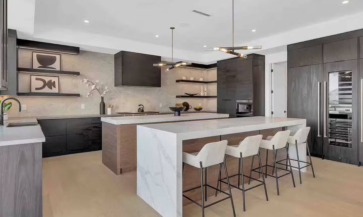 Central Okanagan House | Resort-Style Oasis | Heated Pool + 4 Suites