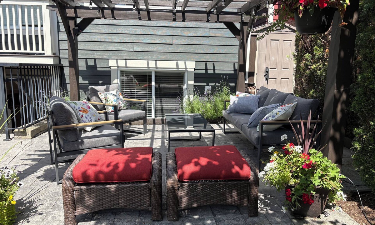 Langley House | River Walk Peaceful Suite in Fort Langley 1 Bed, 1 Bath, Sleeps 4