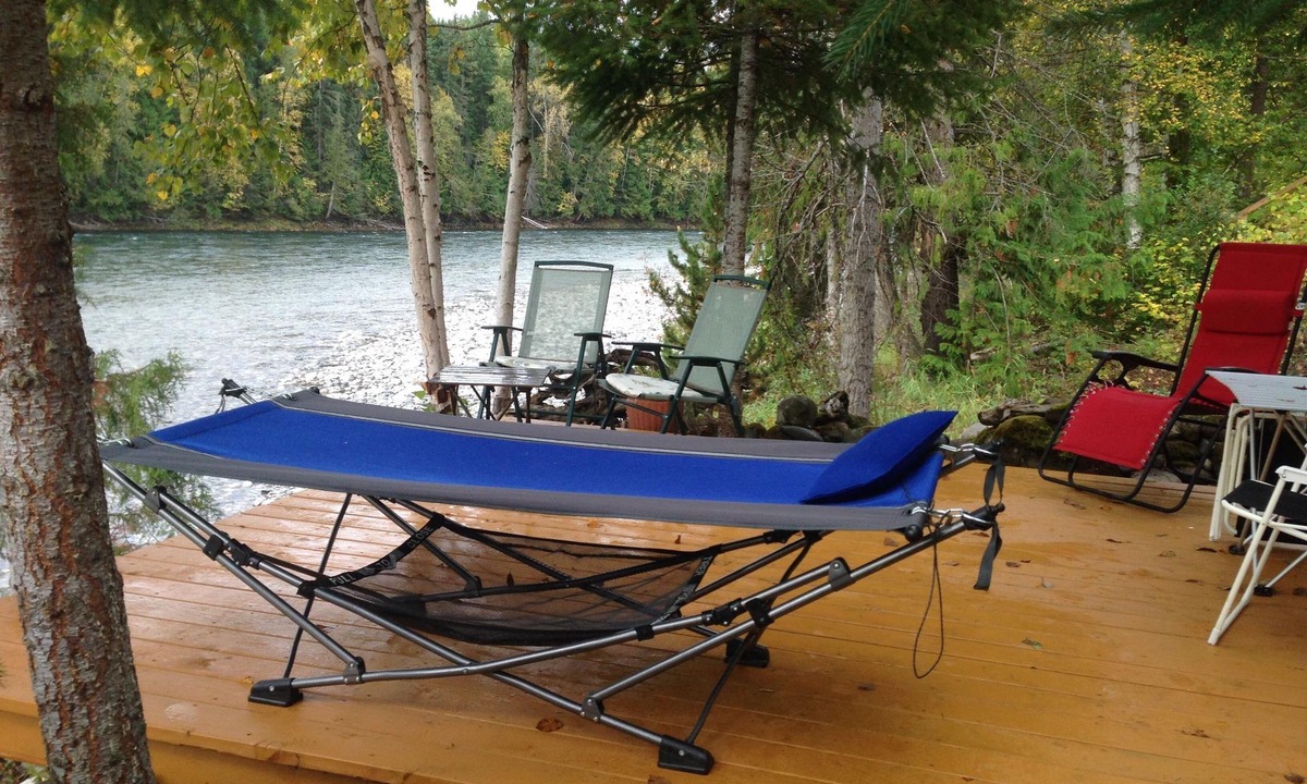 Clearwater Cabin | Riverside Cabana for 2 people, rustic and unique setting on the Clearwater River