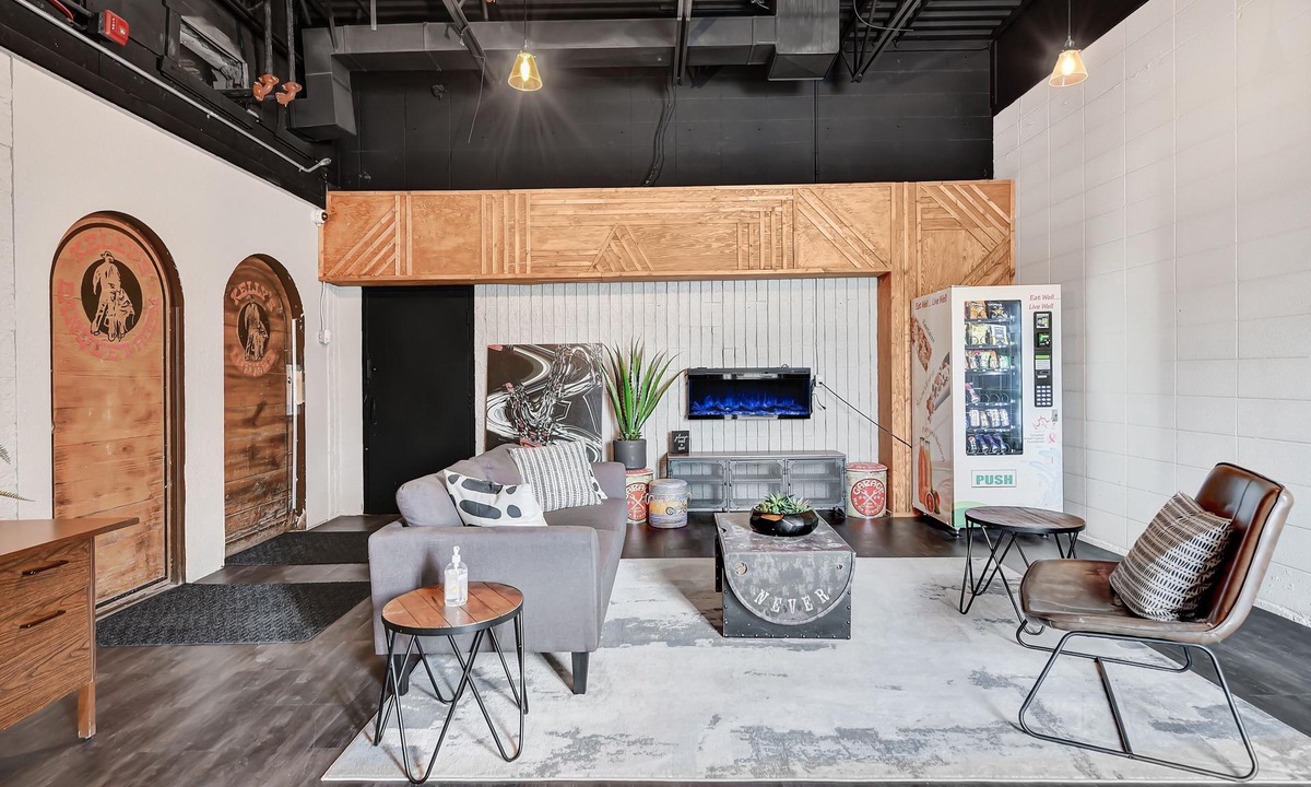 Clairmont Apartment | RNDup Urban Lofts Exec Single Room Modern and Trendy!