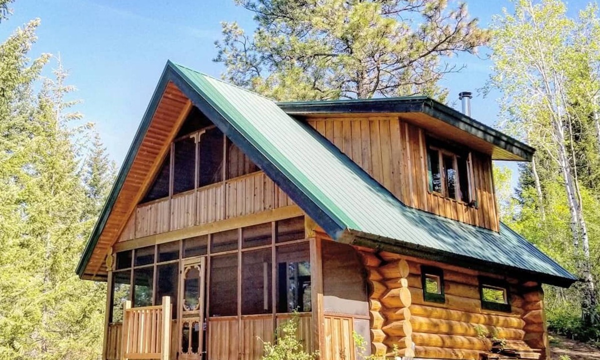 Mara Cottage | Romantic Shuswap Cabin Sauna & Larch Hills Trails