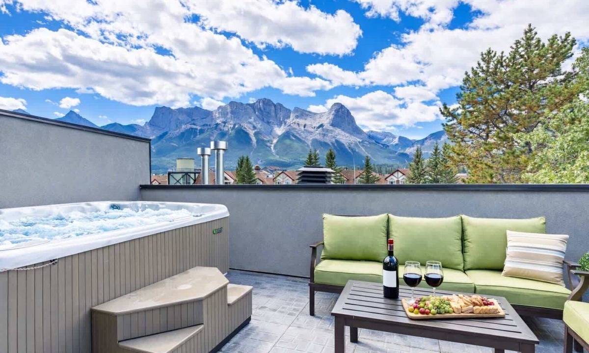 Teepee Town House | Rundleview - Impeccable Design and Private Hot Tub