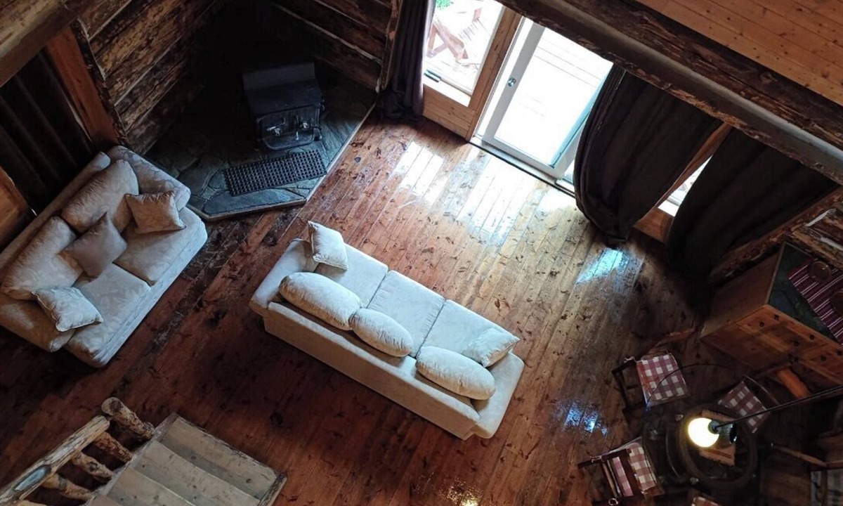 Golden Cabin | Rustic Beaverfoot Lodge Dream Cabin