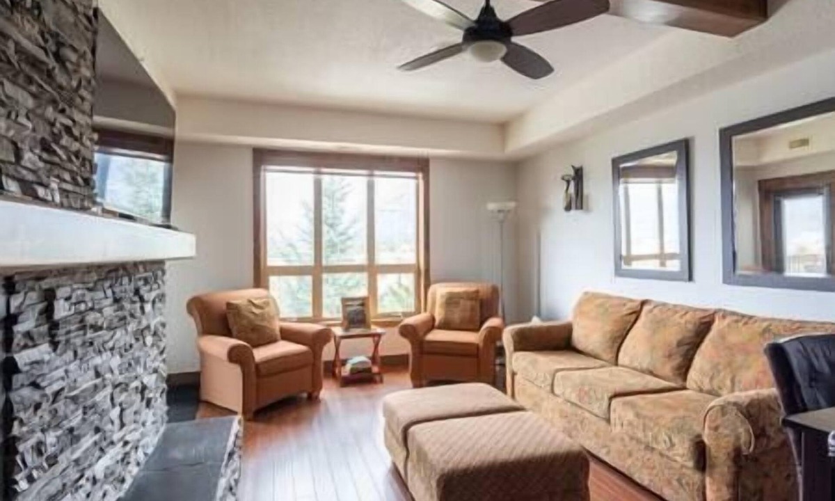 Radium Hot Springs Condo | Sable Ridge View Suite - Fireplace - Pool - A/C.
