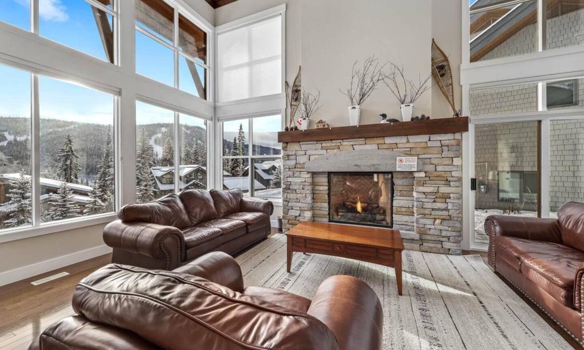 Sundance Estates Ski Chalet | Sasquatch Lodge: Spacious Family Friendly Chalet, 4BR w/Hot Tub and Sauna