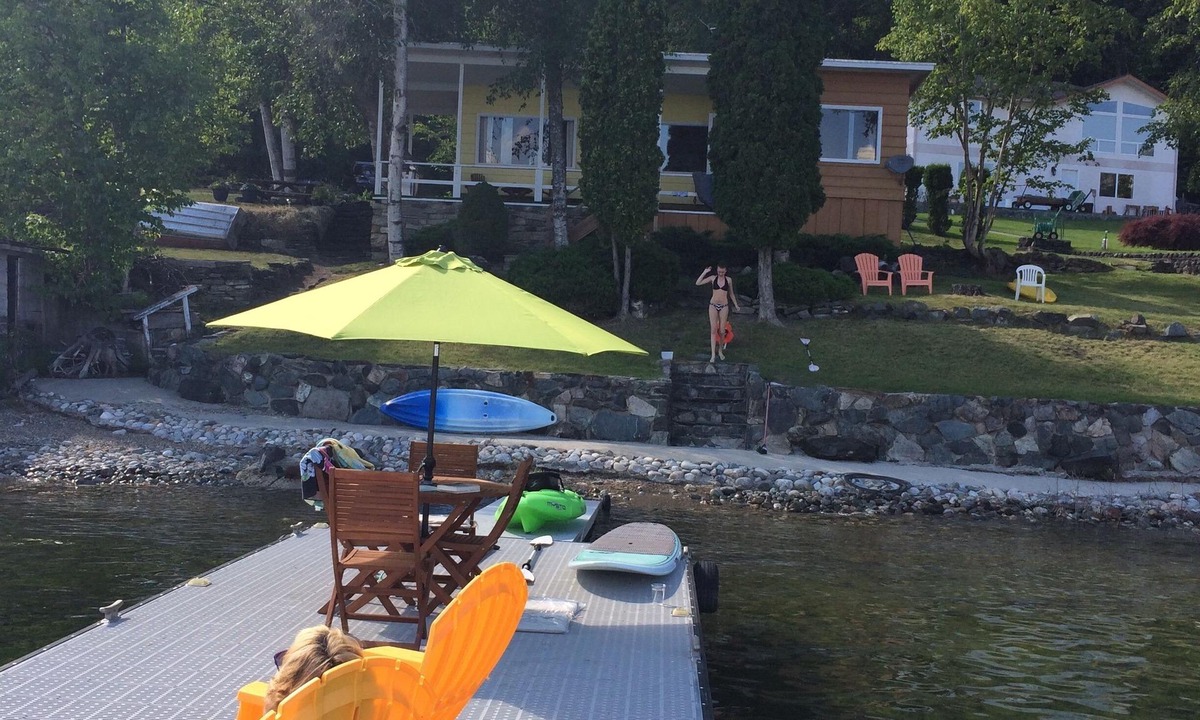 Scotch Creek House | Scotch Creek Waterfront Cottage