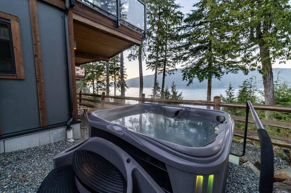 Port Renfrew House | Seaside Haven | Port Renfrew | Private Hot Tub with Ocean View!