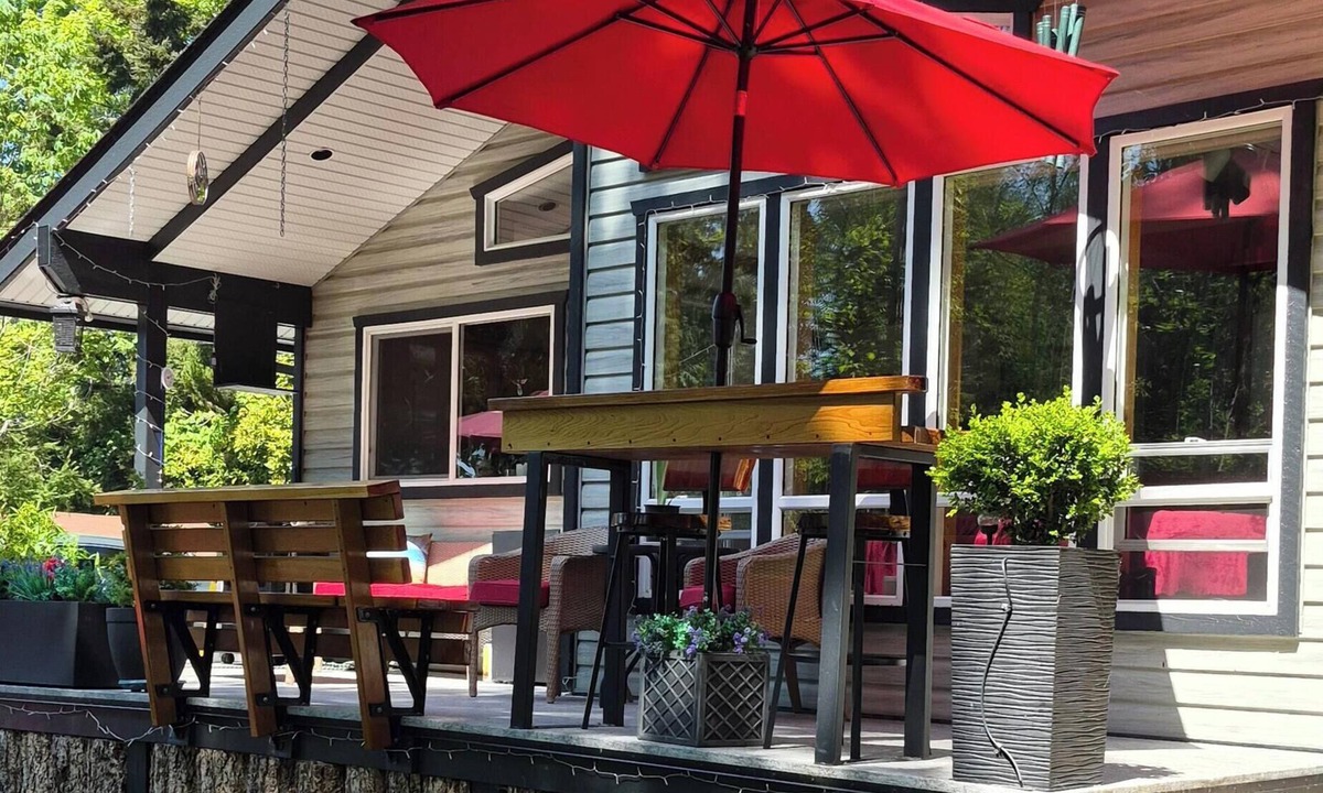 West Sechelt Bed & Breakfast | SeaView Getaway - A new era B.&L.T. (bed and local treats), Retreat.