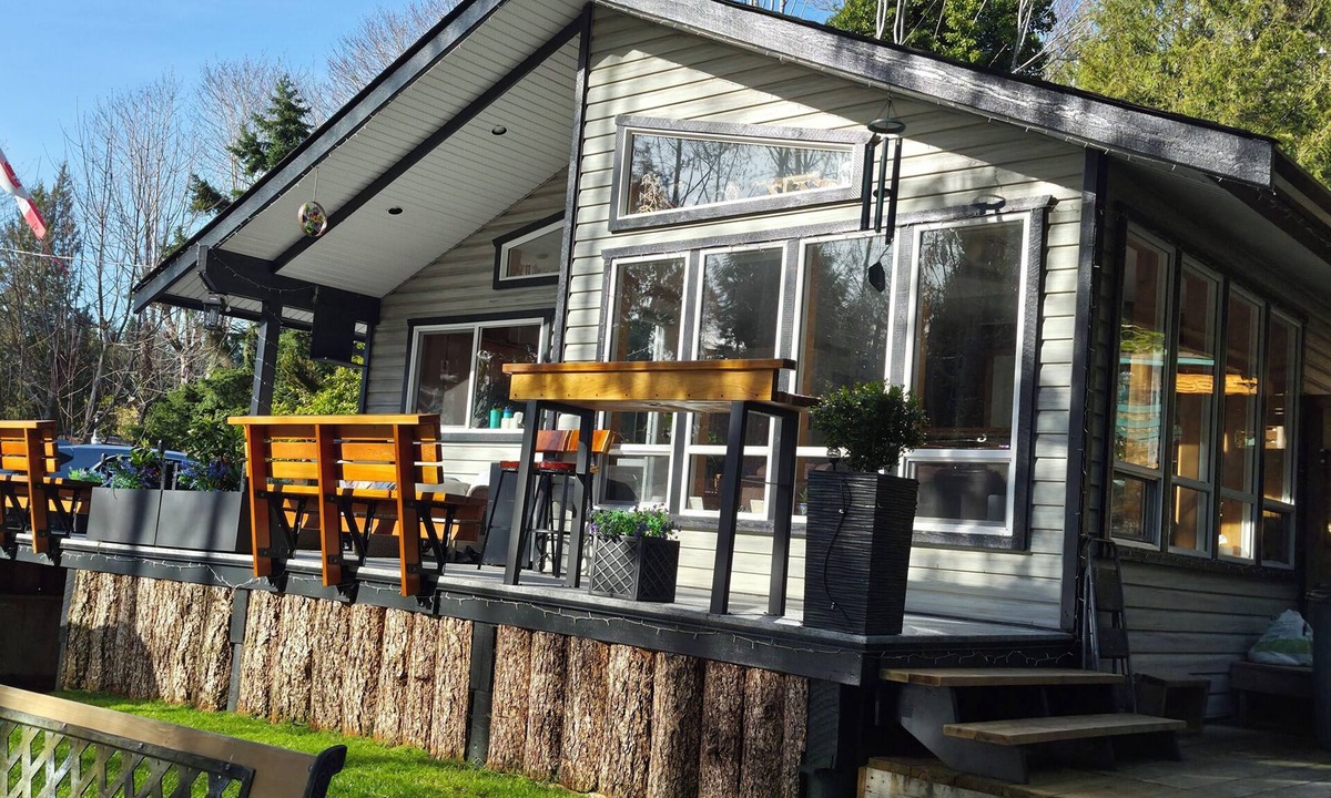 West Sechelt Bed & Breakfast | SeaView Getaway - B.& L.T.,bed and local treats, a new era Retreat.