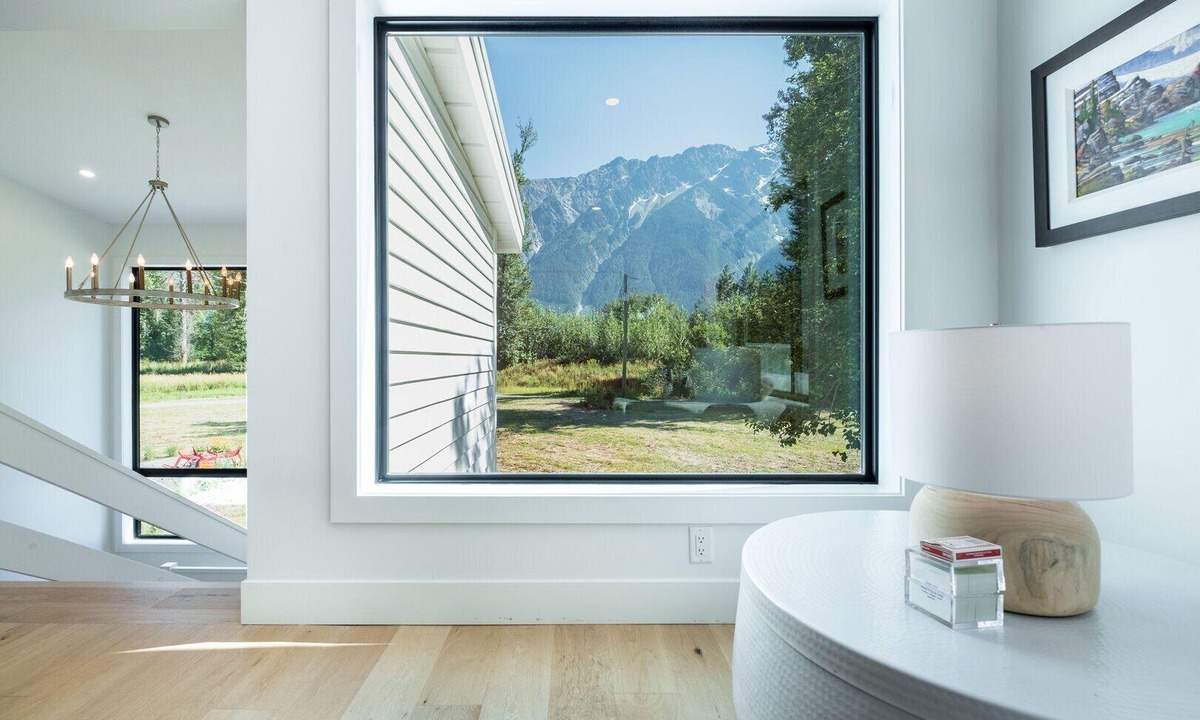 Sea to Sky Highway House | Secluded house in Pemberton | Mount Currie Views | Sauna