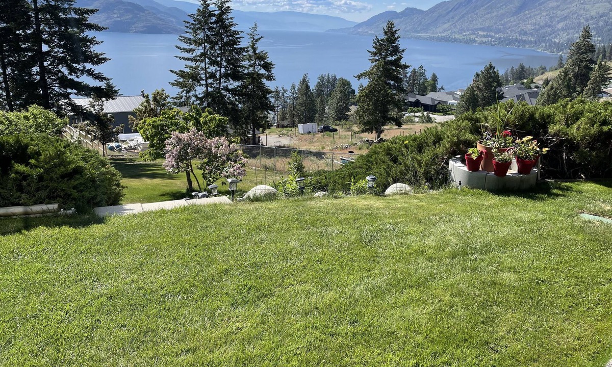 Central Okanagan House | Serene, modern suite with spectacular lake views