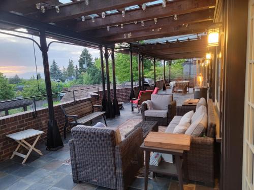 Shaughnessy House | Shaughnessy Heritage Manor on Vancouver's Westside free housekeeping optional