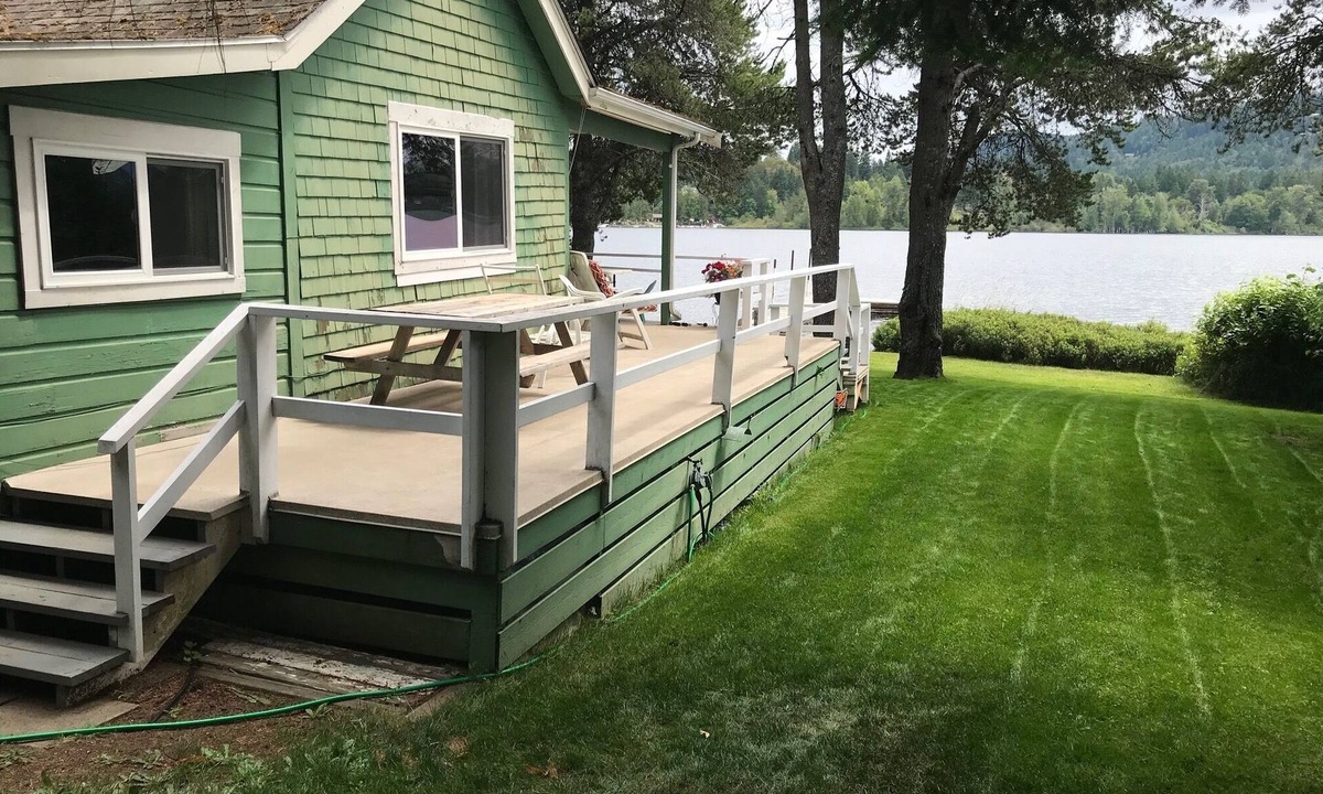 Shawnigan Lake Cottage | Shawnigan Lake Waterfront Cottage
