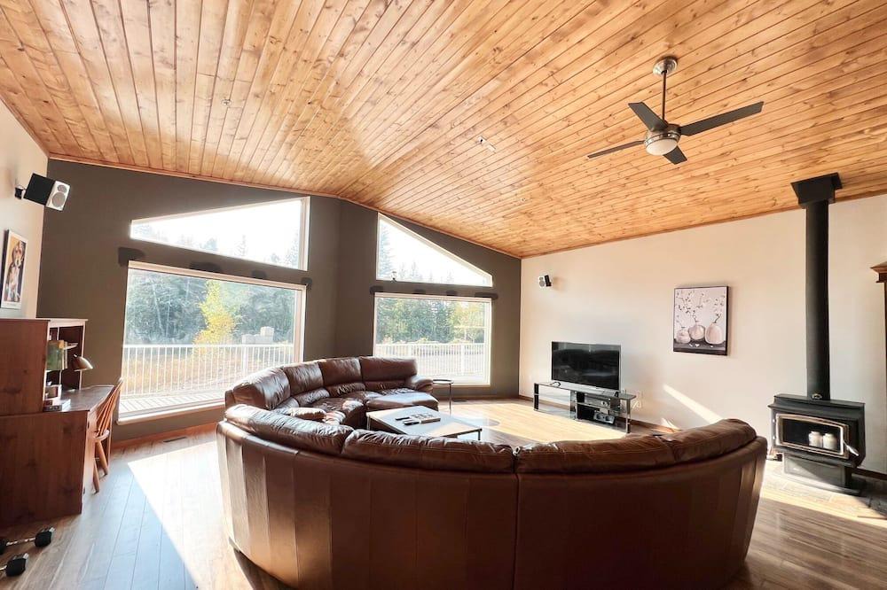 Magna bay Cabin | Shuswap Lodge at Crowfoot Mountain