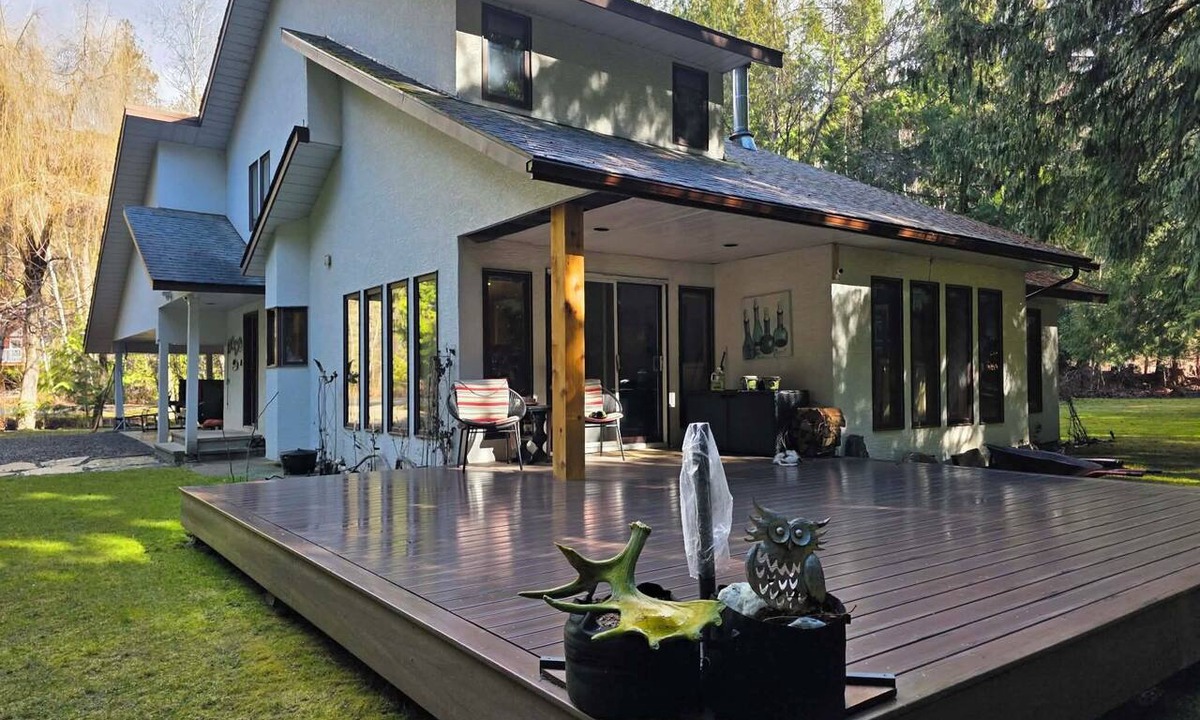 Magna bay House | Shwap it out! Lake life is an excellent setting for creating lasting memories.