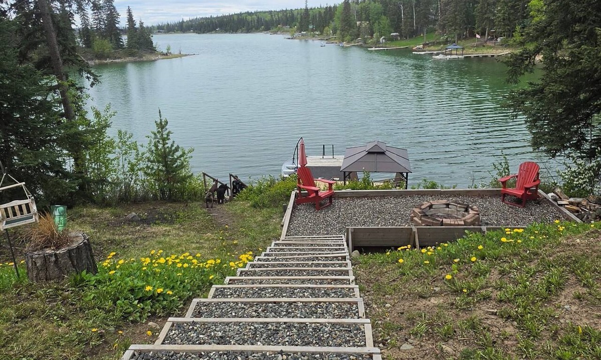 Sheridan Lake Cottage | Silver Fox Lakehouse | Lakefront, Hot Tub, Fire Pit & Pet Friendly