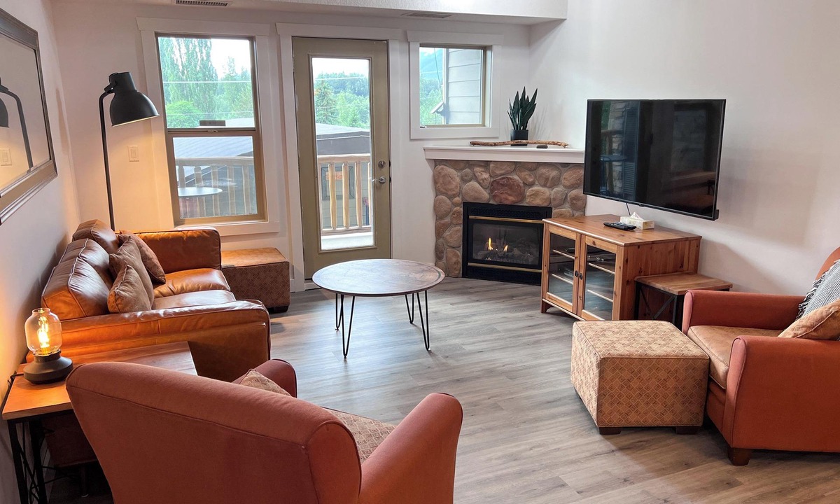 Fernie Condo | Silver Rock Condos | Hot Tub | Steam Room | Indoor Pool | Mountain View
