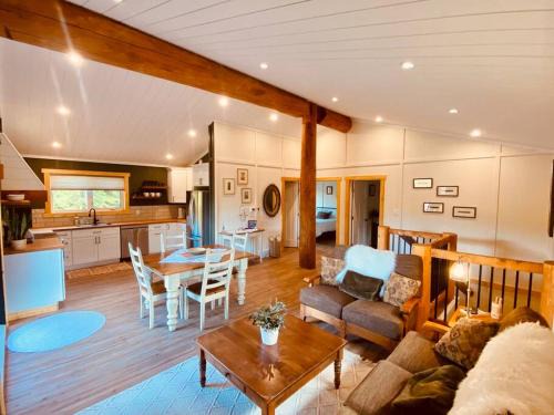 Fernie Ski Chalet | Ski-In Chalet: Private Hot tub, Bonus Bunk House