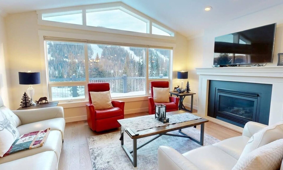 Sun Peaks House | Ski-In Hot Tub | Sunburst Drive Mountain Home