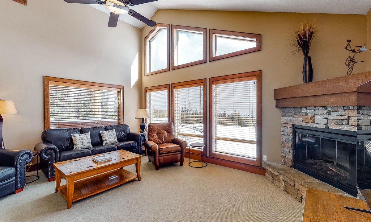 Big White Ski Resort House | Ski-in/ski-out townhouse right next to lifts - private hot tub, fast WiFi & W/D
