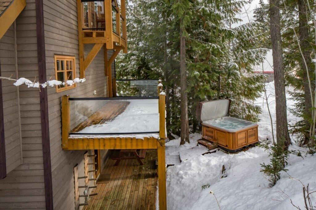 Rossland Resort | Ski In, Ski Out Awesomeness!