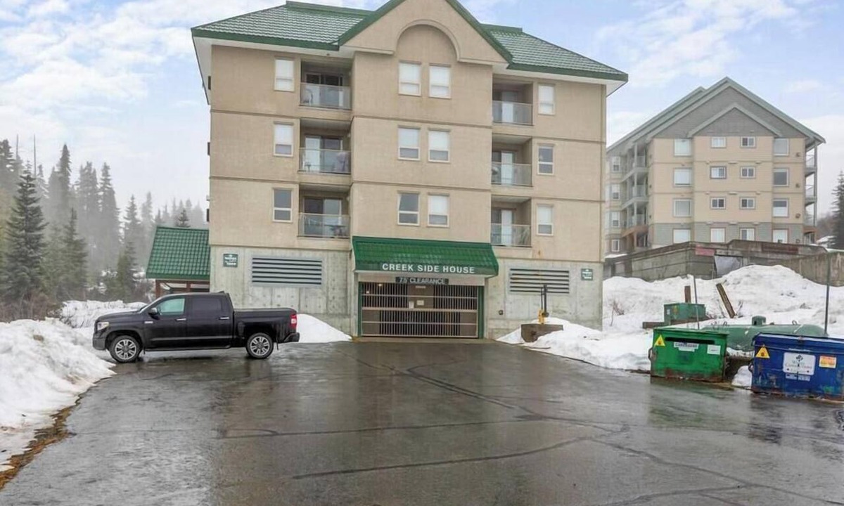 Courtenay Condo | Ski in Ski out condo, steps to the Hawk chairlift.