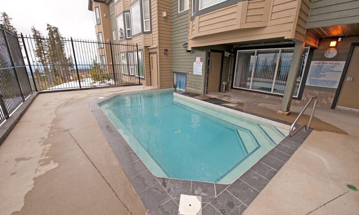 Big White Ski Resort Apartment | Ski-In/Ski-Out Family Condo with outdoor pool