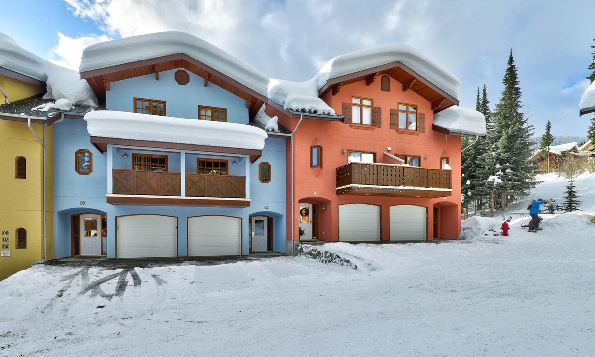 Sun Peaks Apartment | Ski-in|Ski-out, Studio, Sleeps 2, Full kitchen, Snow Creek Village, Sun Peaks