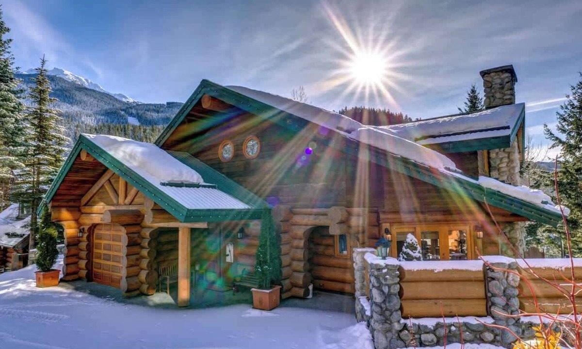 Nordic Estates House | Ski out chalet w/hot tub