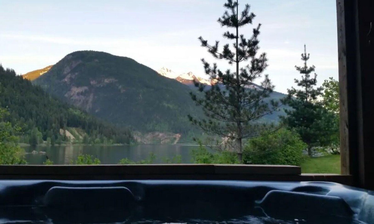 Craigellachie House | Sledders Cove timber frame house, hot tub, waterfront, beachfront, firepit