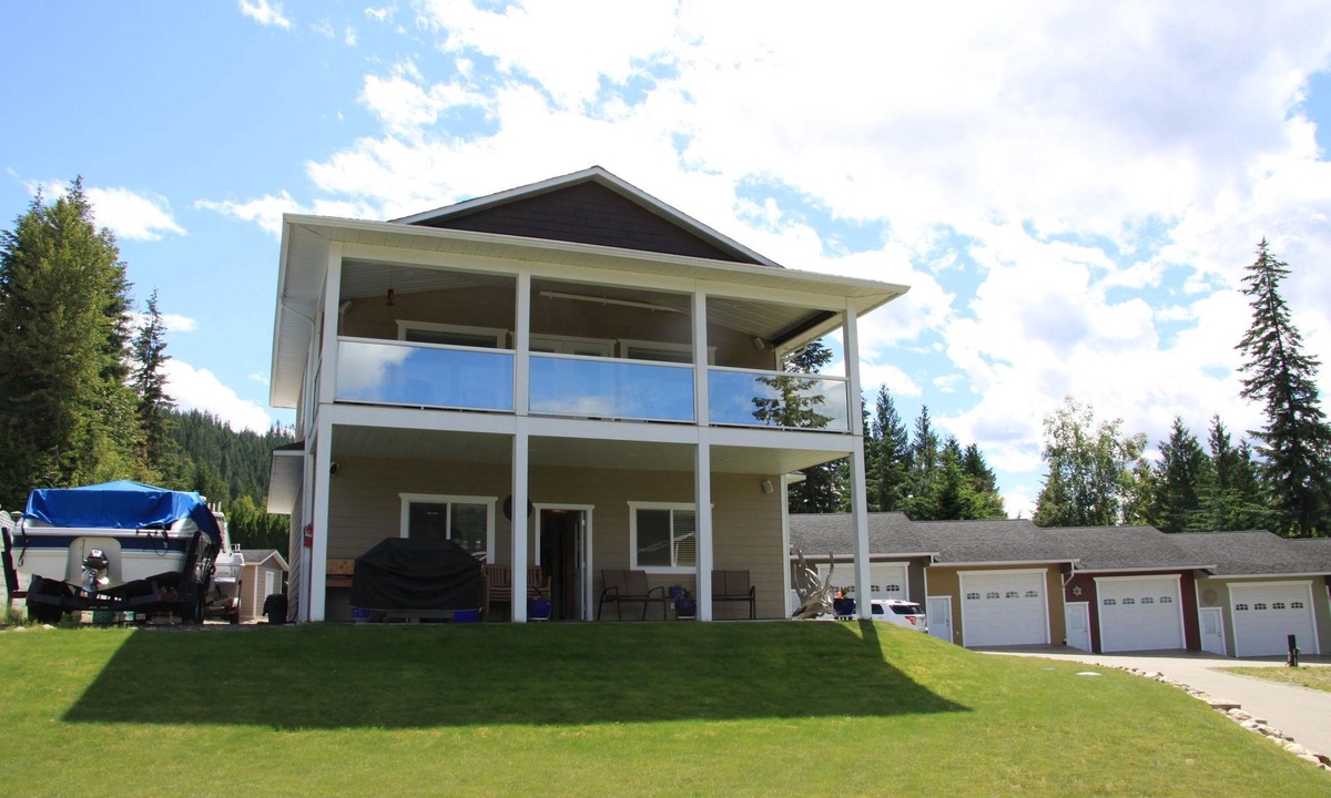 Swansea Point House | Sleeps 5, Walking Distance to the Beach, Panoramic Lake Views