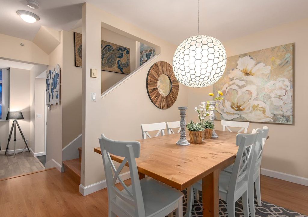 Coal Harbour Apartment | Soak up the Subtle Nautical Vibe at a Coal Harbour Townhouse