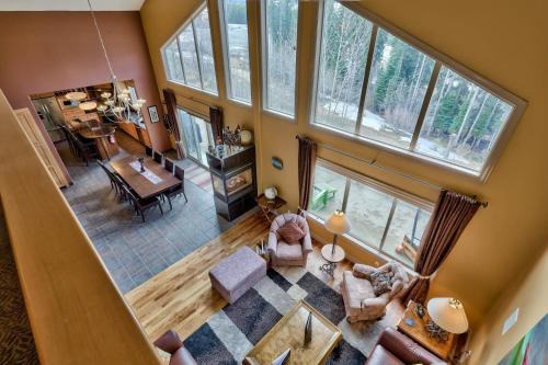 Sunburst Estates House | Soleil Chalet