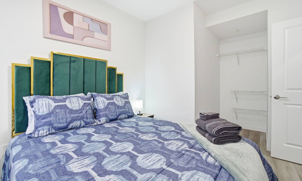 Downtown Edmonton Apartment | Spacious 1Bed1bath Stunningview Downtown Edmonton 5min to Rogers + Free Parking