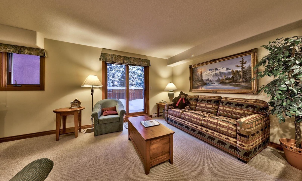 Sun Peaks House | Spacious 2 bedroom townhouse with easy access to nearby runs and lift, short walk to village