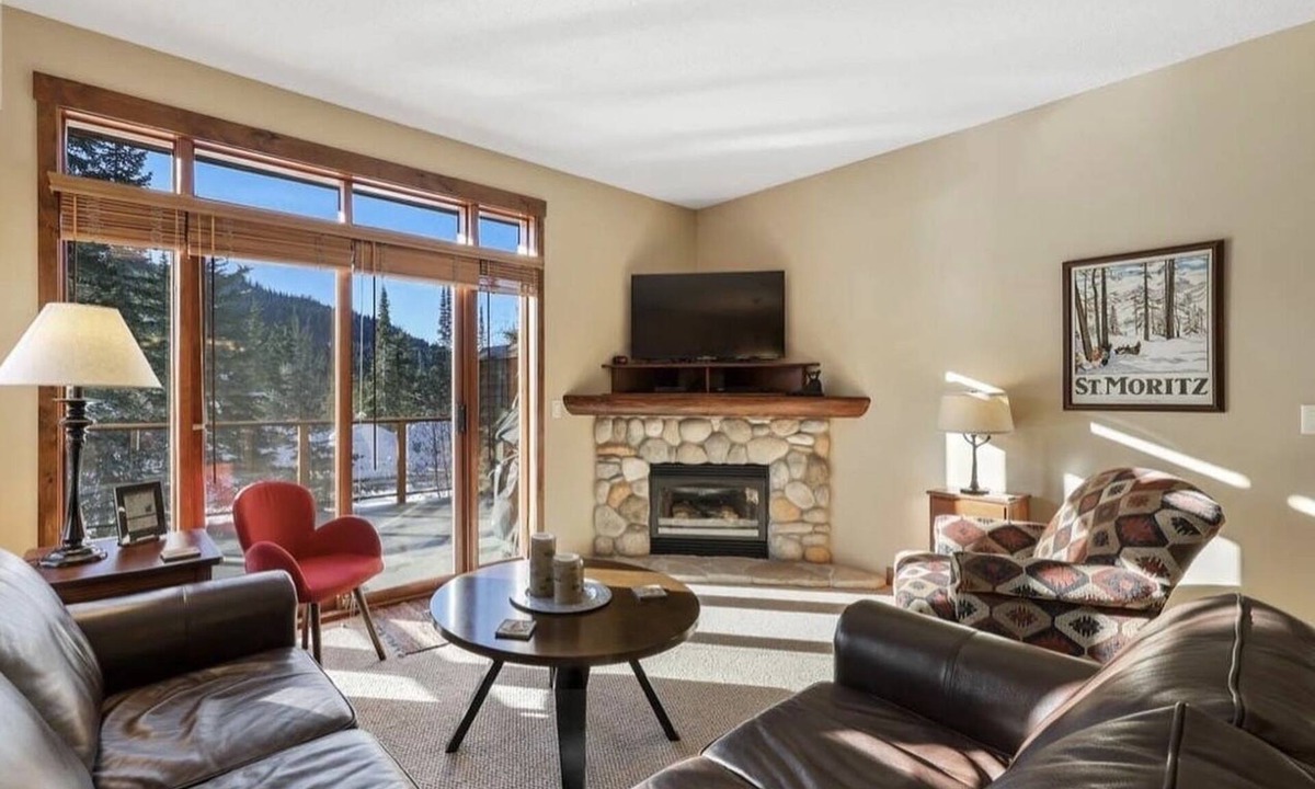 Sun Peaks House | Spacious 3 level townhouse with private garage