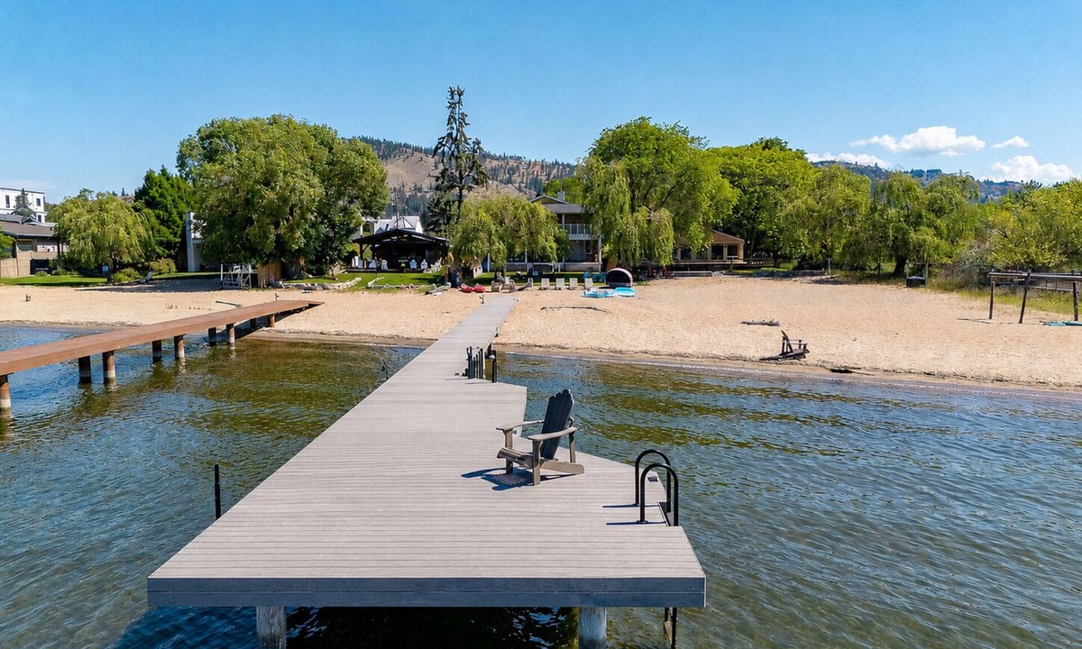 North End House | Spacious 4-bedroom home with private beach, dock, large yard, outdoor shower.