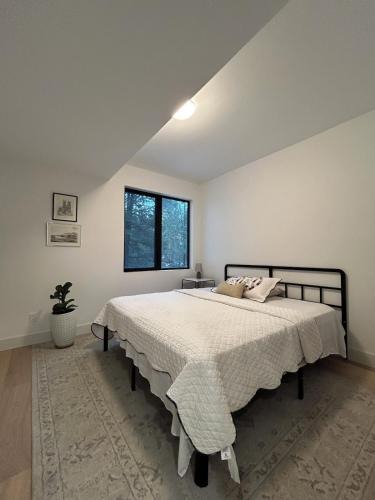 Grand Forks House | Spacious 4-bedroom Luxury Retreat