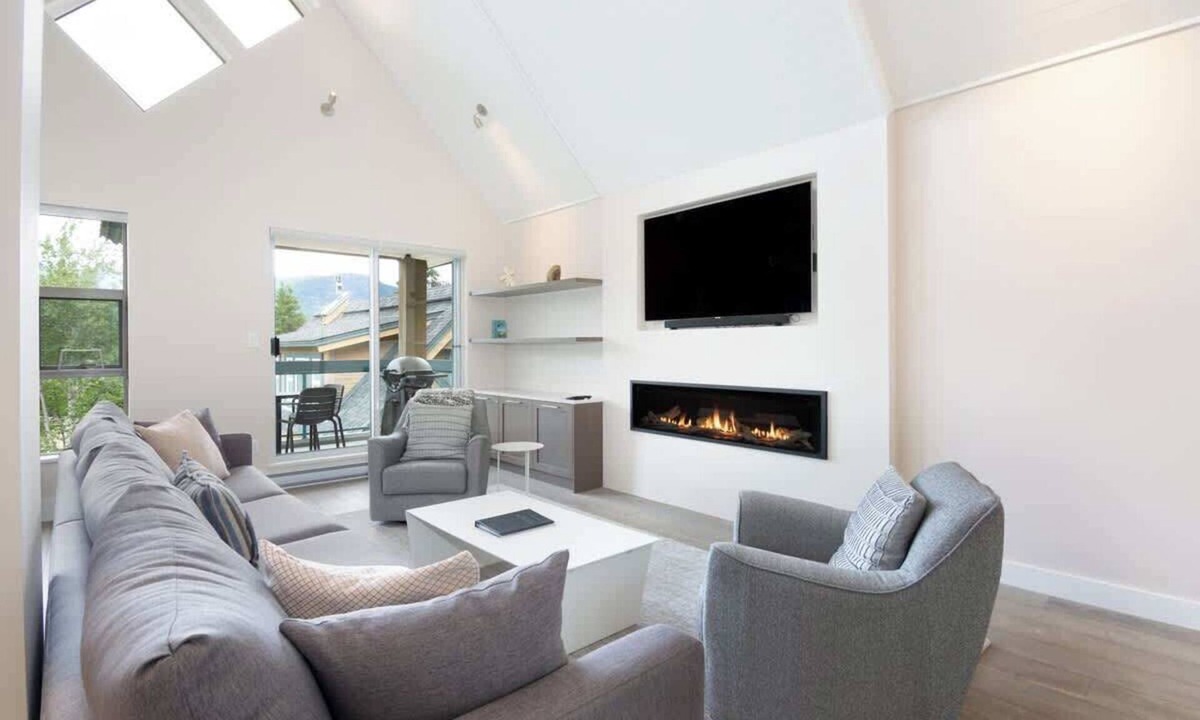 Blackcomb Condo | Spacious 4BR townhouse with hot tub