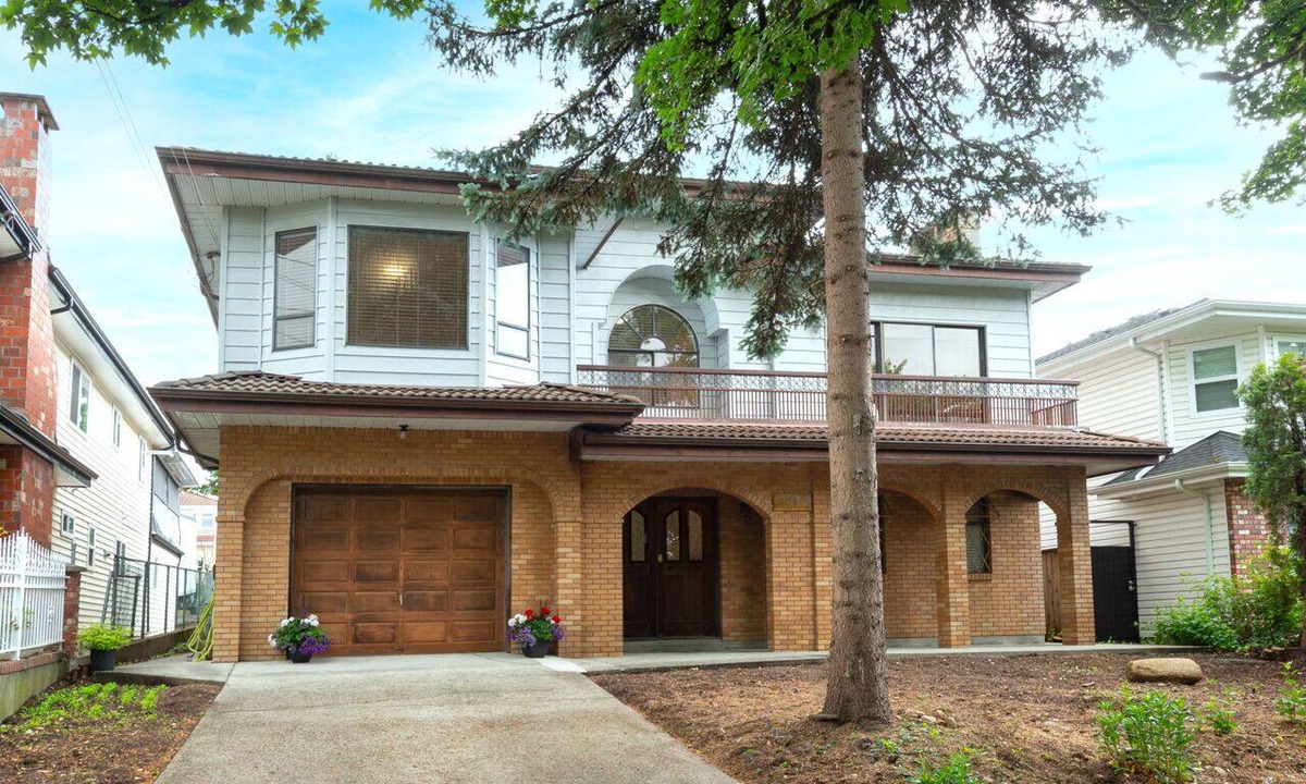 Renfrew-Collingwood House | Spacious and Bright 2 bed 2 bath, Entire Upper Floor