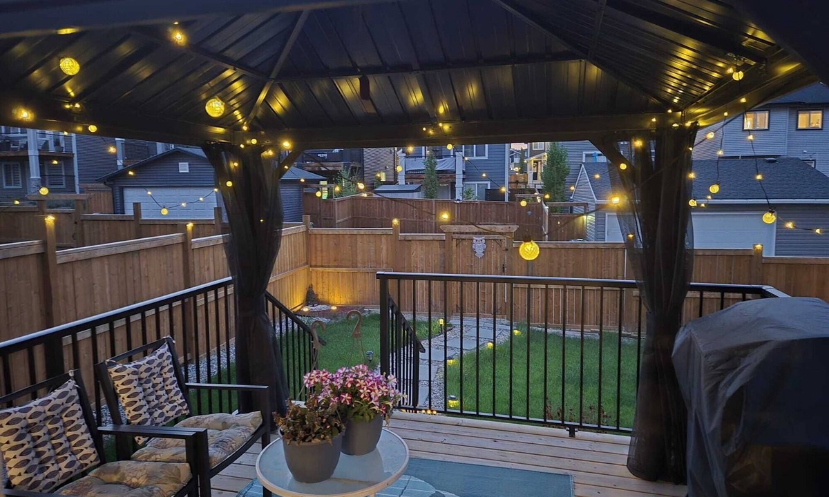 Cochrane Apartment | Spacious and cozy 1 Bedroom suite close to Canmore and Banff National park