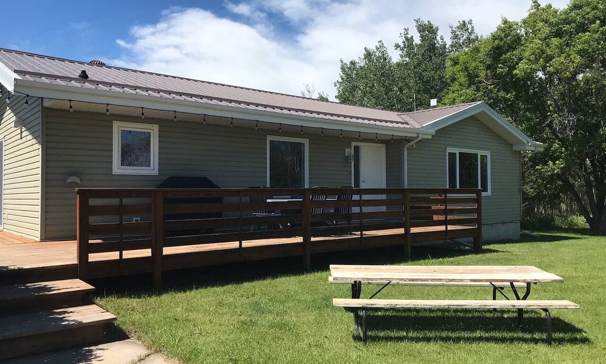 Markerville House | Spacious Country Farmhouse Markerville area, Red Deer County .