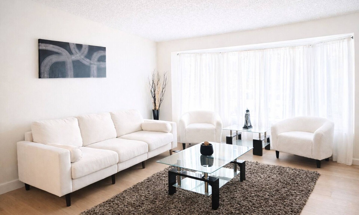 Southeast Edmonton House | Spacious Entire Home | 4 Levels | Modern