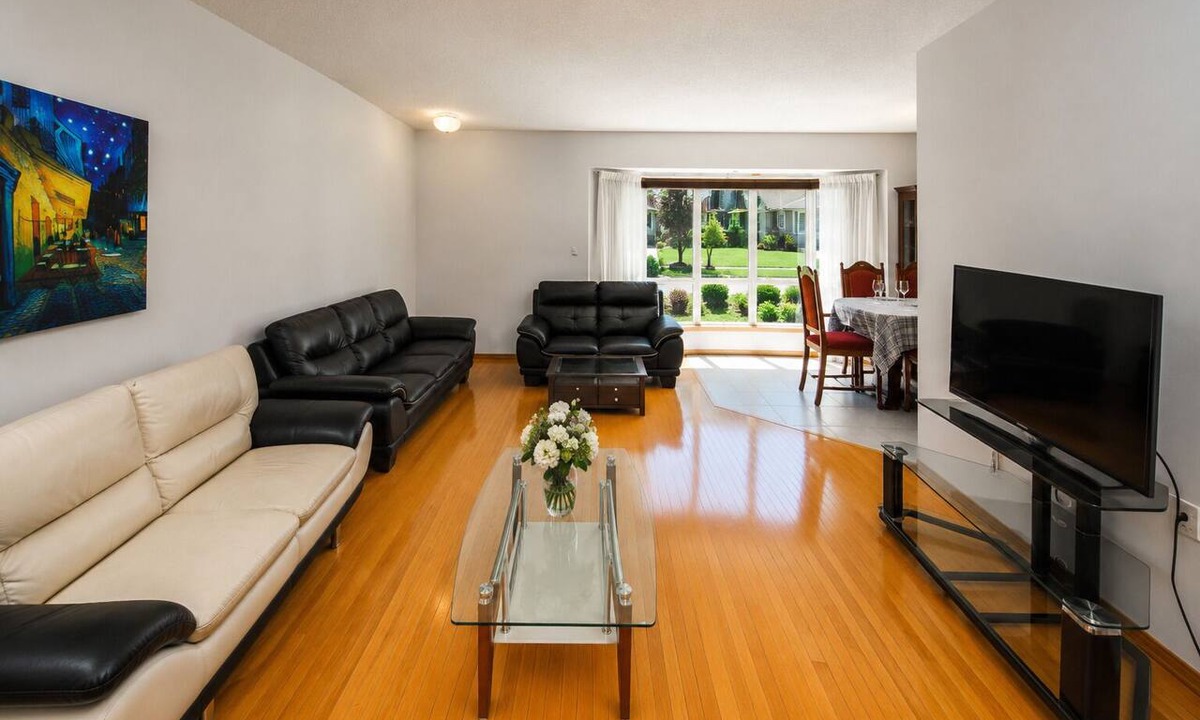 Northwest Calgary House | Spacious Home Near Stampede & Downtown Fully Fenced Yard Double Garage Pet OK