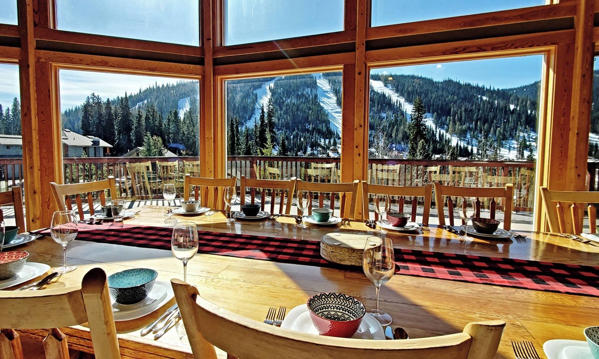 Sunburst Estates Ski Chalet | Spacious Pinetree Chalet: Bonus Room +5Ba I Ski-in I Panoramic Mtn View I HotTub