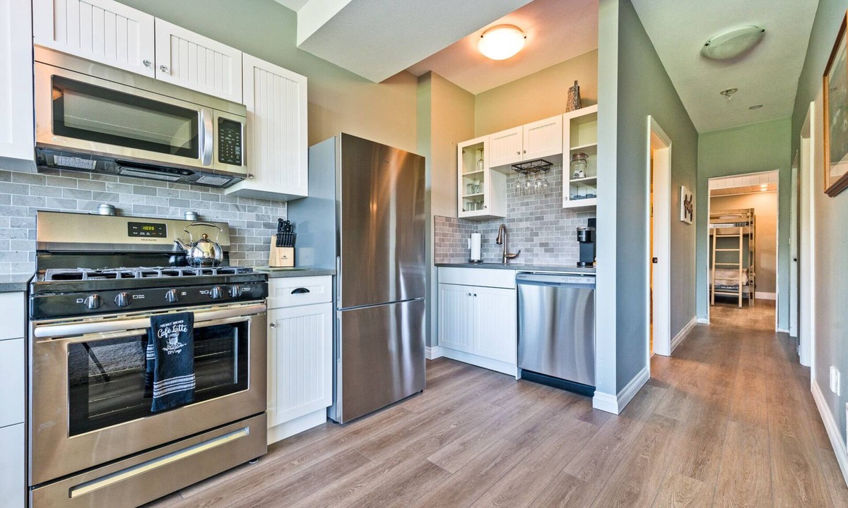 Okanagan-Similkameen Apartment | Sparrow's Haven: A Cozy Garden Retreat #202